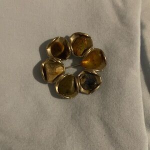 Vintage pin flower motif with tumbled stones